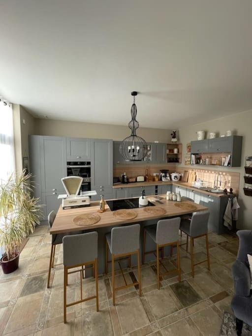 Le Pigeonnier / Gite De Charme 1 A 4 Pers 80 M² 껑브헤 외부 사진
